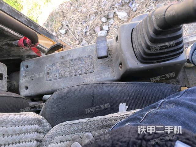 座椅右側(cè)控制臺(tái)/鑰匙門/油門/含右手柄（駕駛室部分）