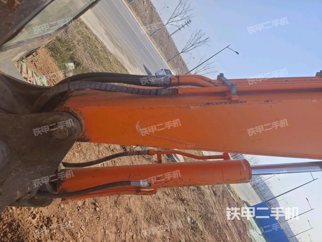 轉(zhuǎn)盤(pán)和下車架正前（工作和回轉(zhuǎn)裝置）