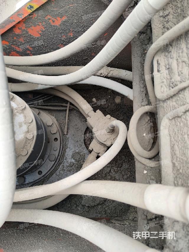 中央回轉(zhuǎn)接頭特寫（上車部件）