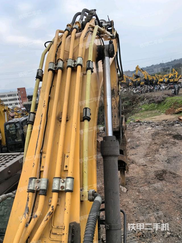 大臂背部俯視（工作和回轉(zhuǎn)裝置）