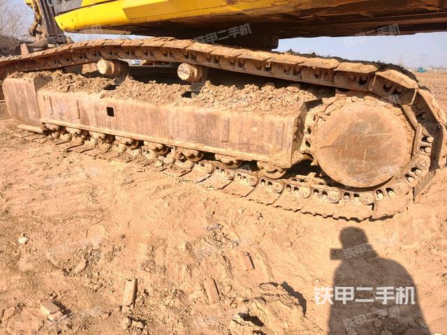 單側(cè)履帶整體(整機外觀) 單側(cè)履帶整體(整機外觀)