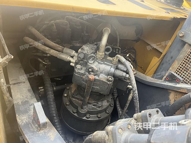 回转马达和主控阀（整机外观）