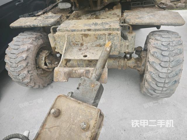 轉(zhuǎn)盤和下車架正前（工作和回轉(zhuǎn)裝置）