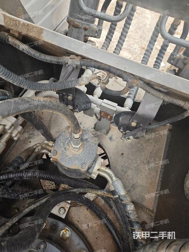 中央回轉(zhuǎn)接頭特寫（上車部件）