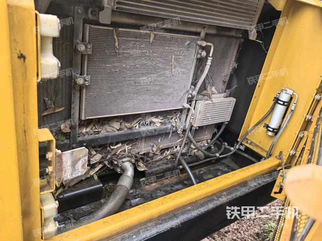 散熱器正面(大件艙室) 散熱器正面(大件艙室)