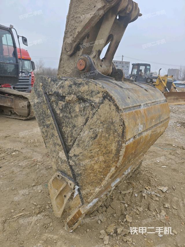 大臂油缸整體?豎拍(工作和回轉(zhuǎn)裝置) 大臂油缸整體?豎拍(工作和回轉(zhuǎn)裝置)