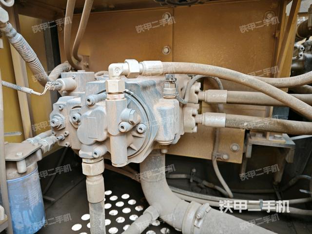 液壓泵斜45?右（大件艙室）