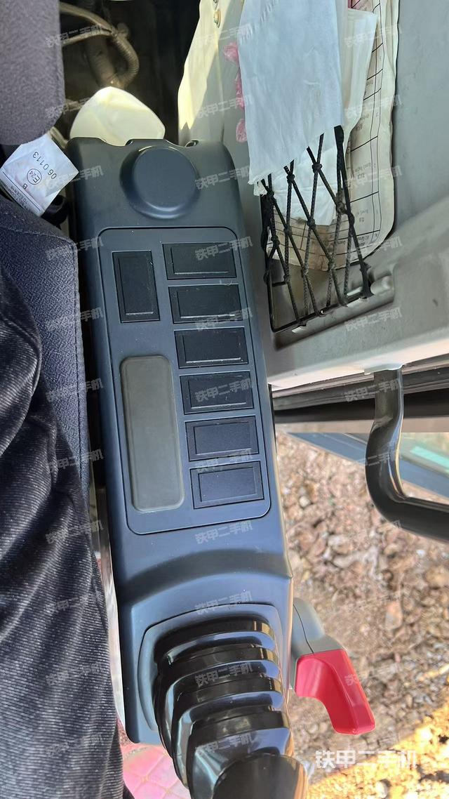 座椅左側(cè)控制臺(tái)/音響/含左手柄（駕駛室部分）