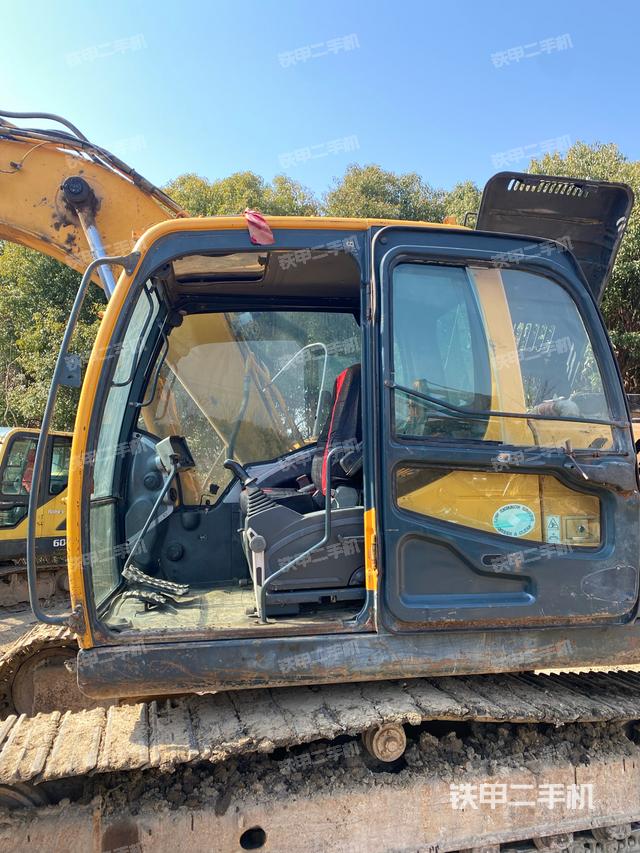 駕駛室整體（整機外觀）