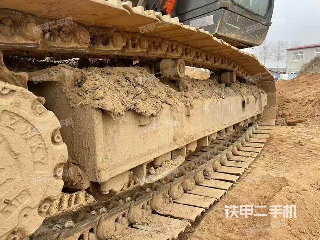 單側(cè)履帶整體(整機(jī)外觀) 單側(cè)履帶整體(整機(jī)外觀)