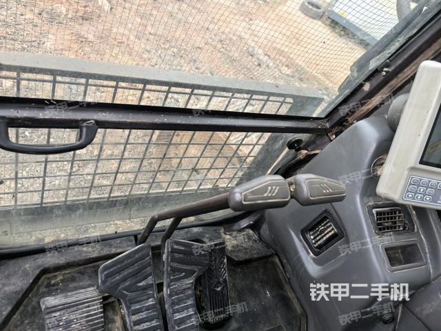 座椅左側(cè)控制臺/音響/含左手柄（駕駛室部分）