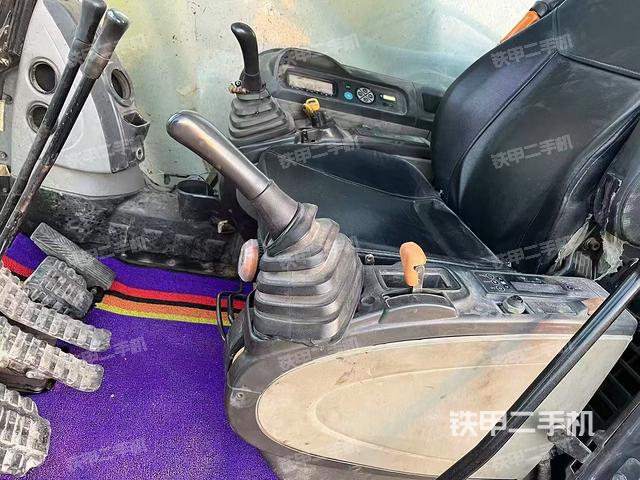 駕駛室整體（整機(jī)外觀）