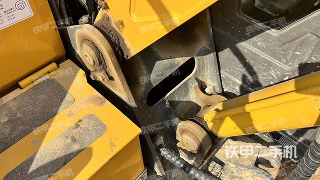 大臂根部?斜（工作和回轉(zhuǎn)裝置）