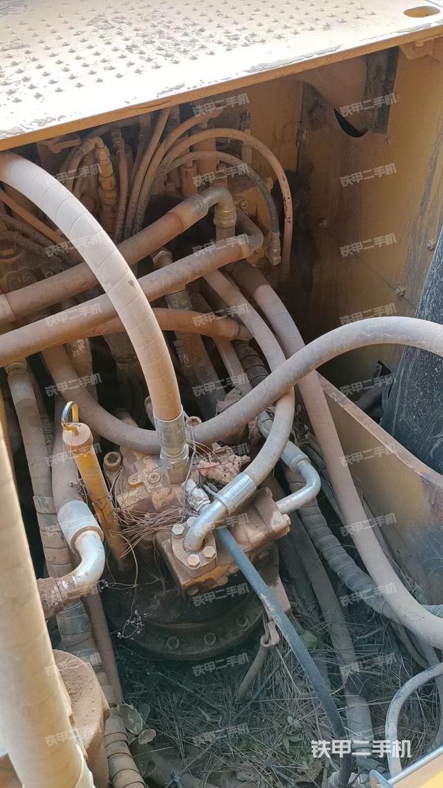 回转马达和主控阀（整机外观）