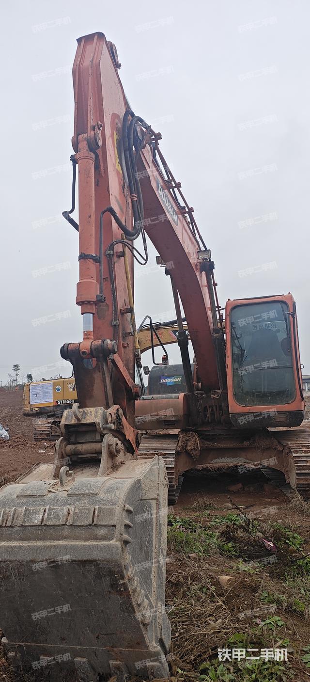 驾驶室顶部（整机外观）