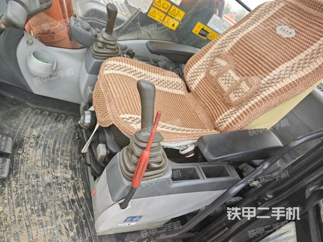 座椅右側(cè)控制臺/鑰匙門/油門/含右手柄(駕駛室部分) 座椅右側(cè)控制臺/鑰匙門/油門/含右手柄(駕駛室部分)