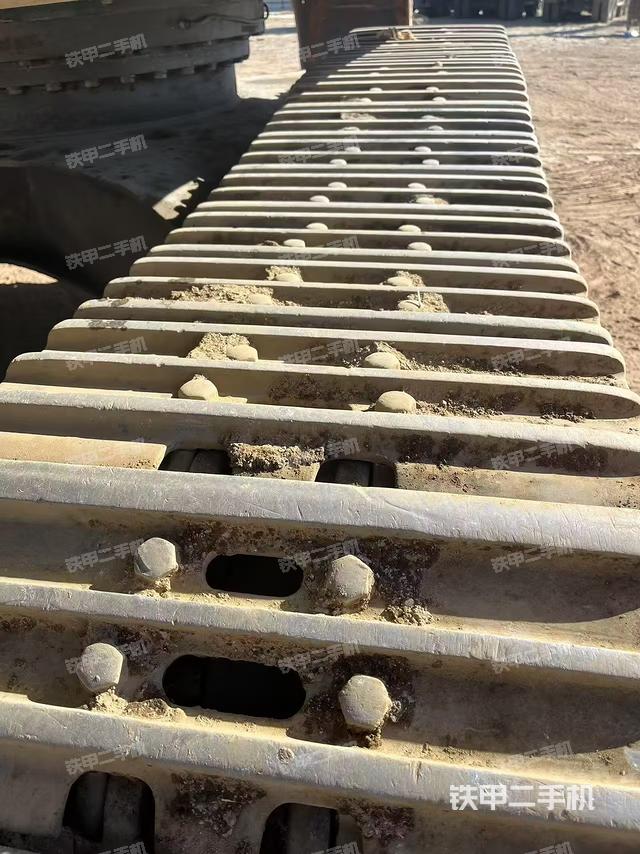 單側(cè)履帶整體（整機(jī)外觀）