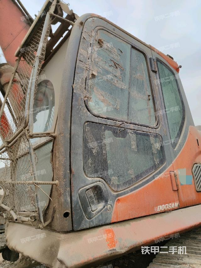 駕駛室左前45度（駕駛室部分）