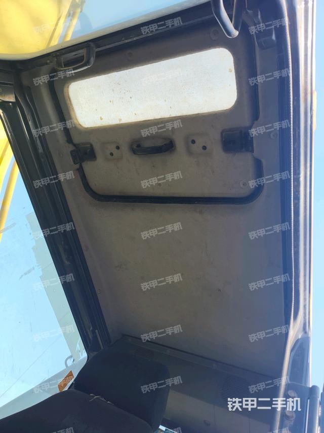 駕駛室頂部(整機外觀) 駕駛室頂部(整機外觀)