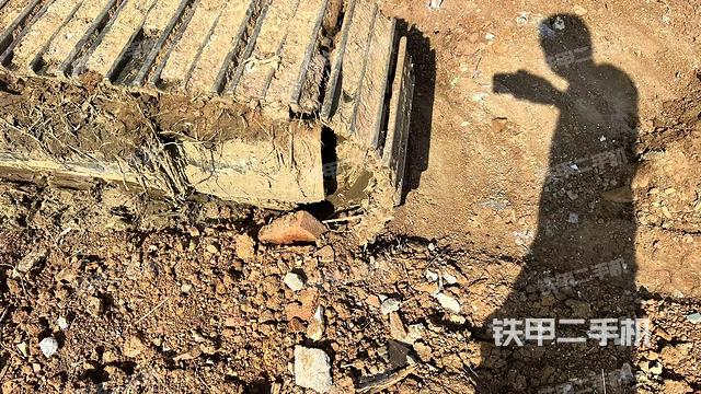 左導(dǎo)向輪（行走機(jī)構(gòu)）