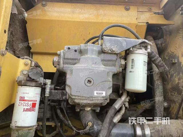 液壓泵艙室正面整體(整機(jī)外觀) 液壓泵艙室正面整體(整機(jī)外觀)