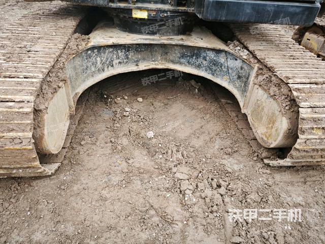 轉(zhuǎn)盤和下車架正前（工作和回轉(zhuǎn)裝置）