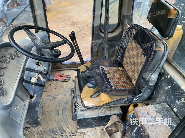 駕駛室操作臺(tái)（整機(jī)外觀及大件）