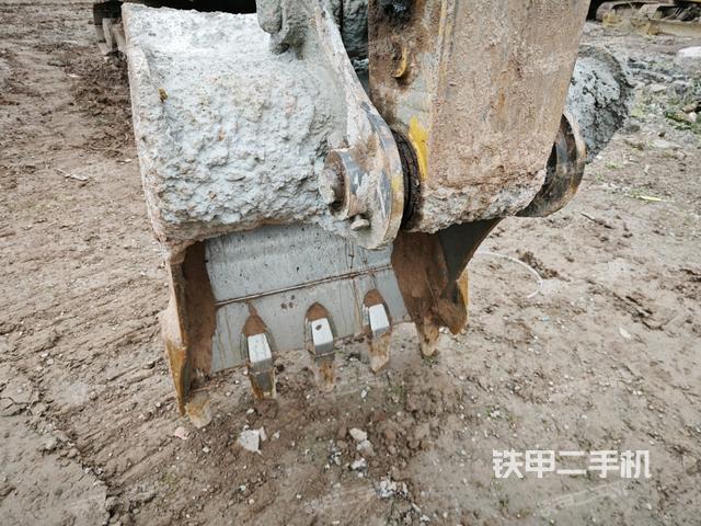 鏟斗右后整體（工作和回轉(zhuǎn)裝置）