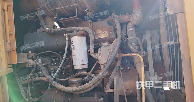 發(fā)動機(jī)左側(cè)（整機(jī)外觀及大件）