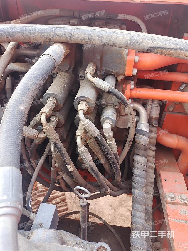 驾驶室顶部（整机外观）