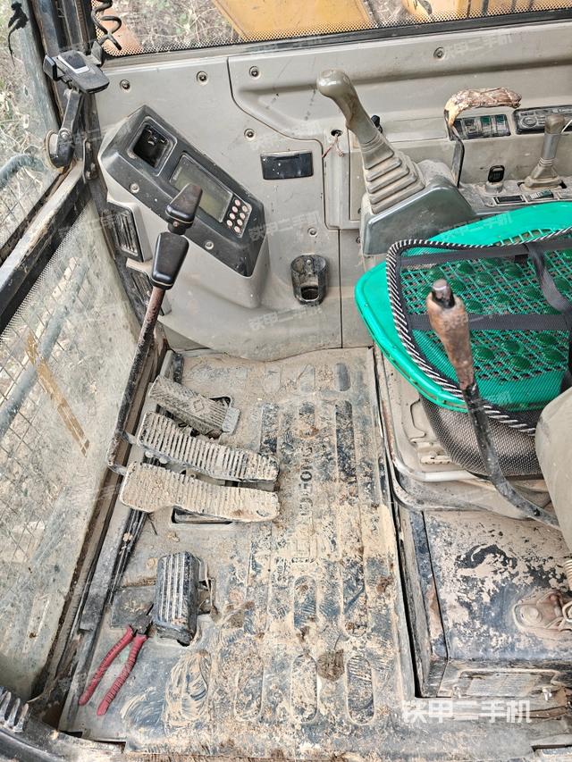 座椅右侧控制台/钥匙门/油门/含右手柄（驾驶室部分）