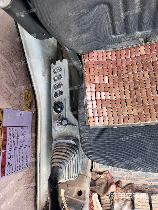 座椅右側(cè)控制臺/鑰匙門/油門/含右手柄（駕駛室部分）