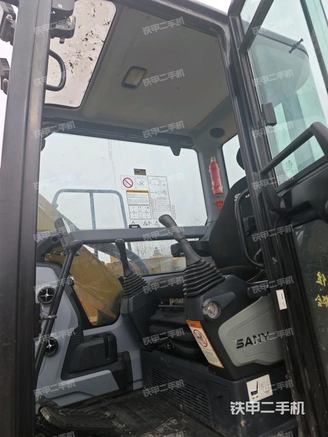 座椅右側(cè)控制臺/鑰匙門/油門/含右手柄（駕駛室部分）