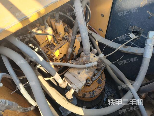 回轉(zhuǎn)馬達(dá)和主控閥（整機(jī)外觀）