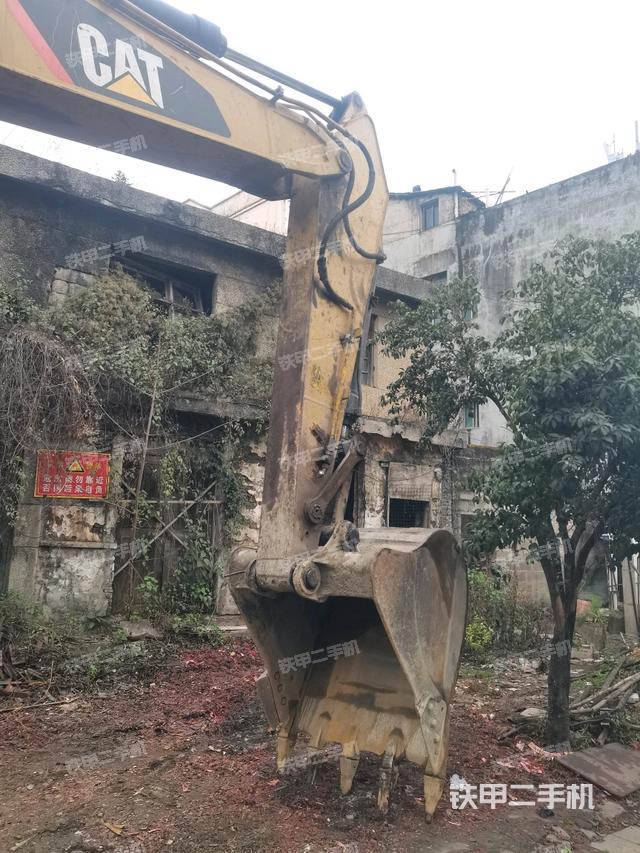 小臂整體右前(工作和回轉(zhuǎn)裝置) 小臂整體右前(工作和回轉(zhuǎn)裝置)