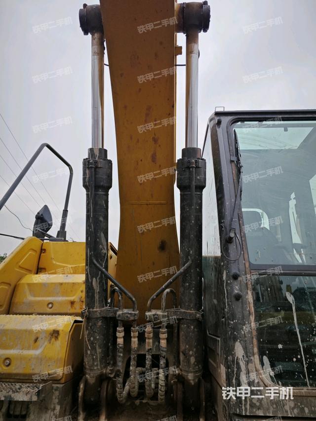 大臂油缸整體?豎拍（工作和回轉(zhuǎn)裝置）