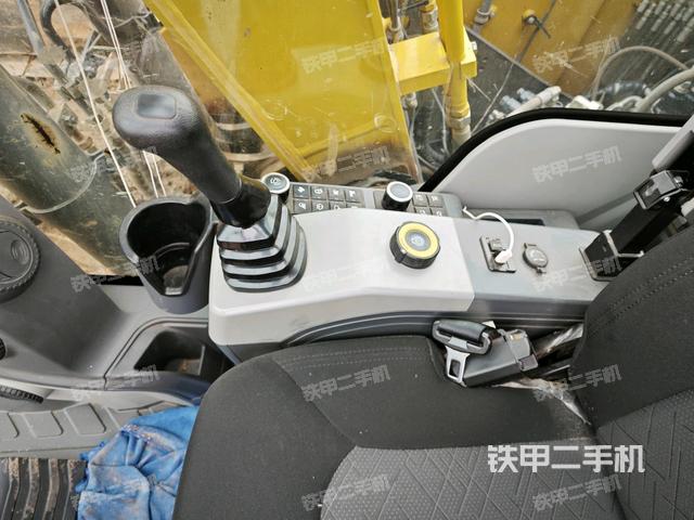 座椅右側(cè)控制臺(tái)/鑰匙門/油門/含右手柄（駕駛室部分）