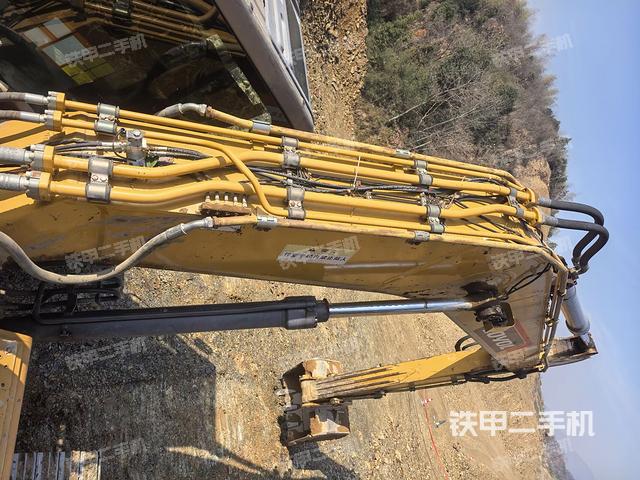 大臂背部俯视(工作和回转装置) 大臂背部俯视(工作和回转装置)