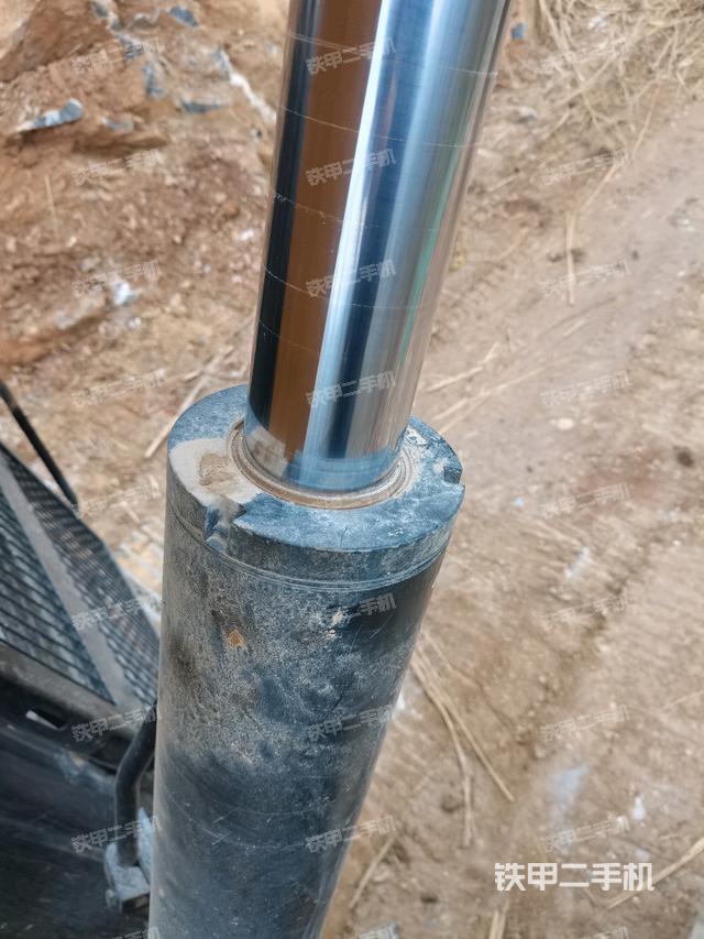 大臂根部?斜（工作和回轉(zhuǎn)裝置）