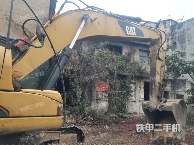 大臂整體?右側(cè)(工作和回轉(zhuǎn)裝置) 大臂整體?右側(cè)(工作和回轉(zhuǎn)裝置)