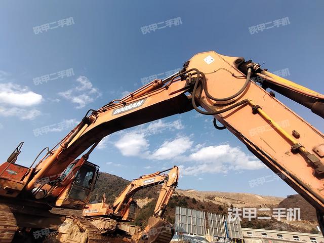 大臂整體?右側(cè)（工作和回轉(zhuǎn)裝置）