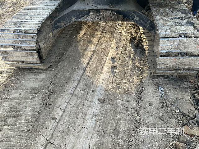 轉(zhuǎn)盤和下車架正前（工作和回轉(zhuǎn)裝置）