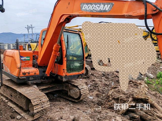 右前45(整機(jī)外觀) 右前45(整機(jī)外觀)