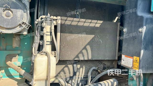 散熱器正面(大件艙室) 散熱器正面(大件艙室)