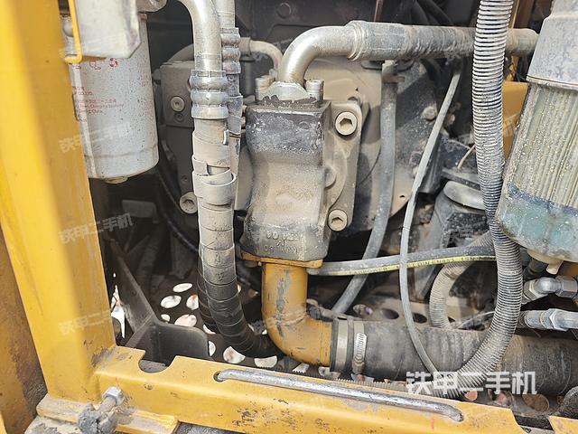 液壓泵艙室正面整體(整機(jī)外觀) 液壓泵艙室正面整體(整機(jī)外觀)