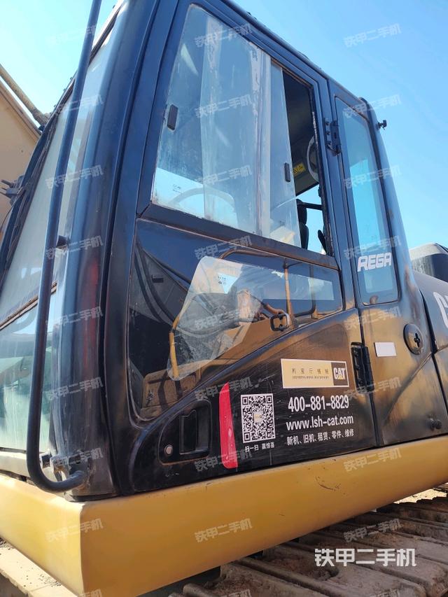 駕駛室整體(整機(jī)外觀) 駕駛室整體(整機(jī)外觀)