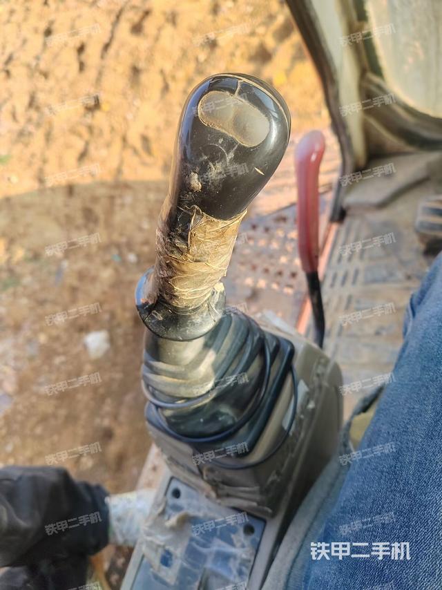 座椅左側(cè)控制臺(tái)/音響/含左手柄（駕駛室部分）