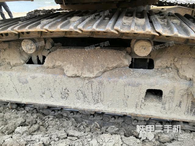 右側(cè)履帶整體(行走機(jī)構(gòu)) 右側(cè)履帶整體(行走機(jī)構(gòu))