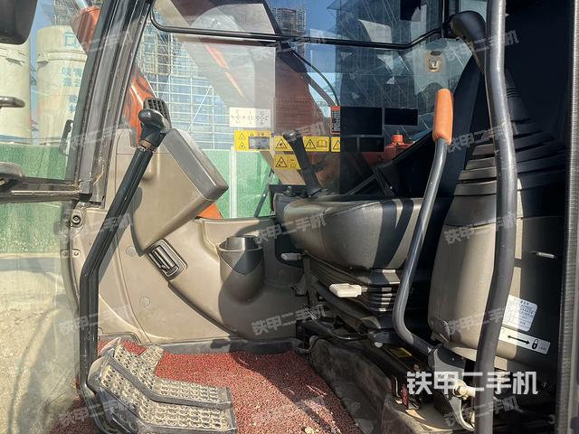 ?駕駛室正側(cè)（駕駛室部分）