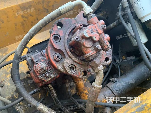 液壓泵艙室正面整體（整機(jī)外觀）